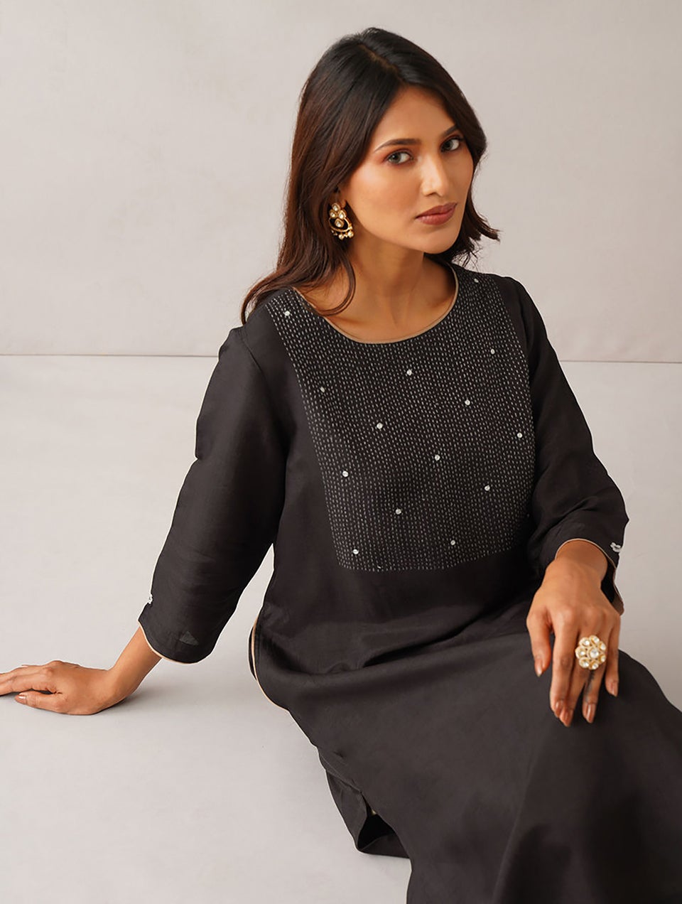 Women Black Viscose Kantha Round Neck Straight Fit Kurta - M