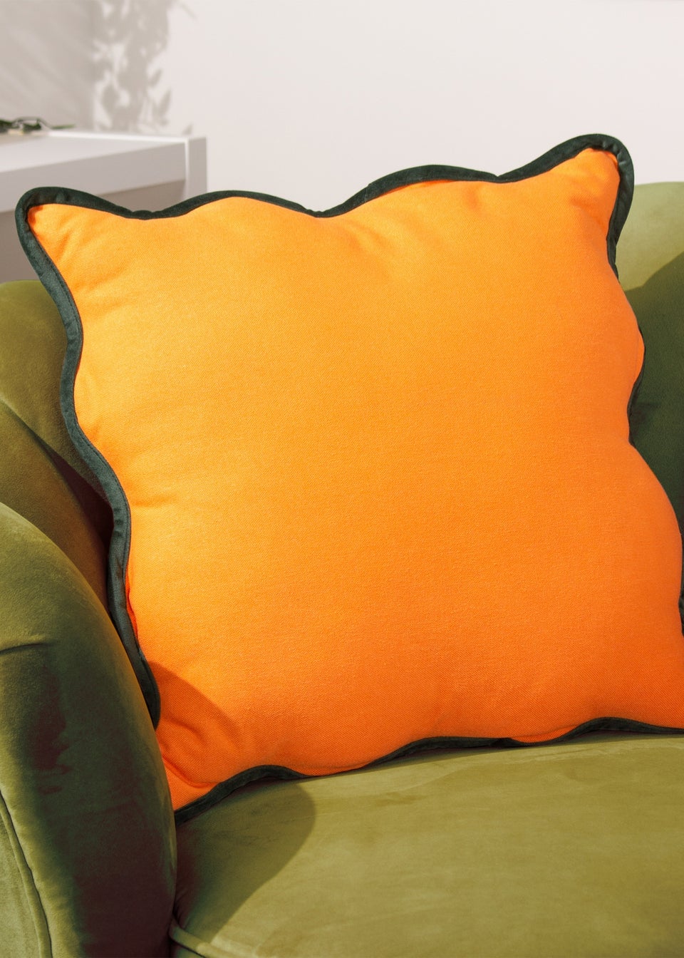 Heya Home Wiggle Velvet Piped Ready Filled Cushion (45cm x 45cm x 8cm)