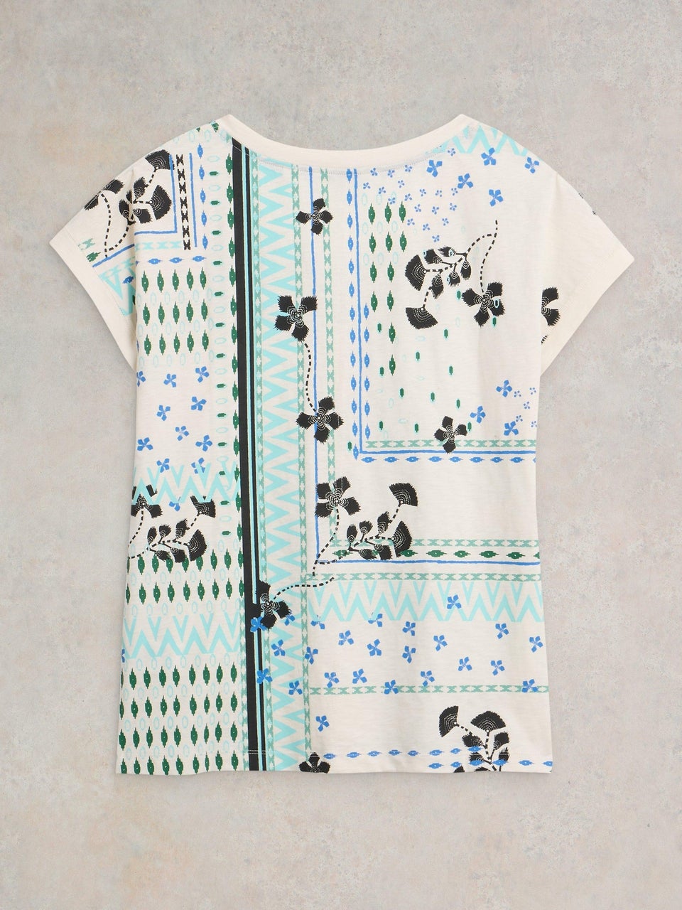Nelly T-Shirt mit Keilausschnitt
