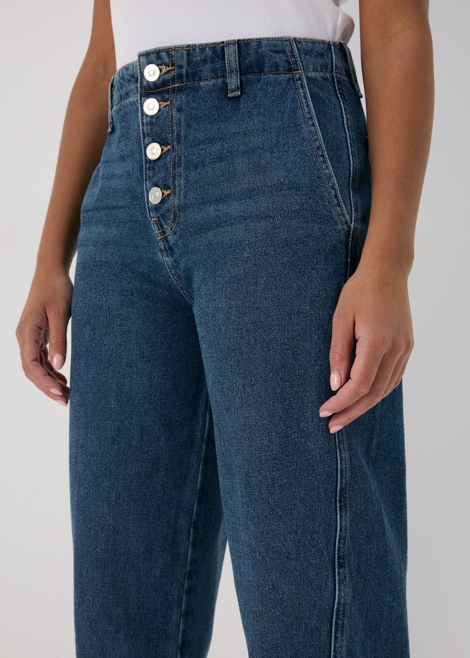 Mid Wash Barrel Leg Mom Jeans