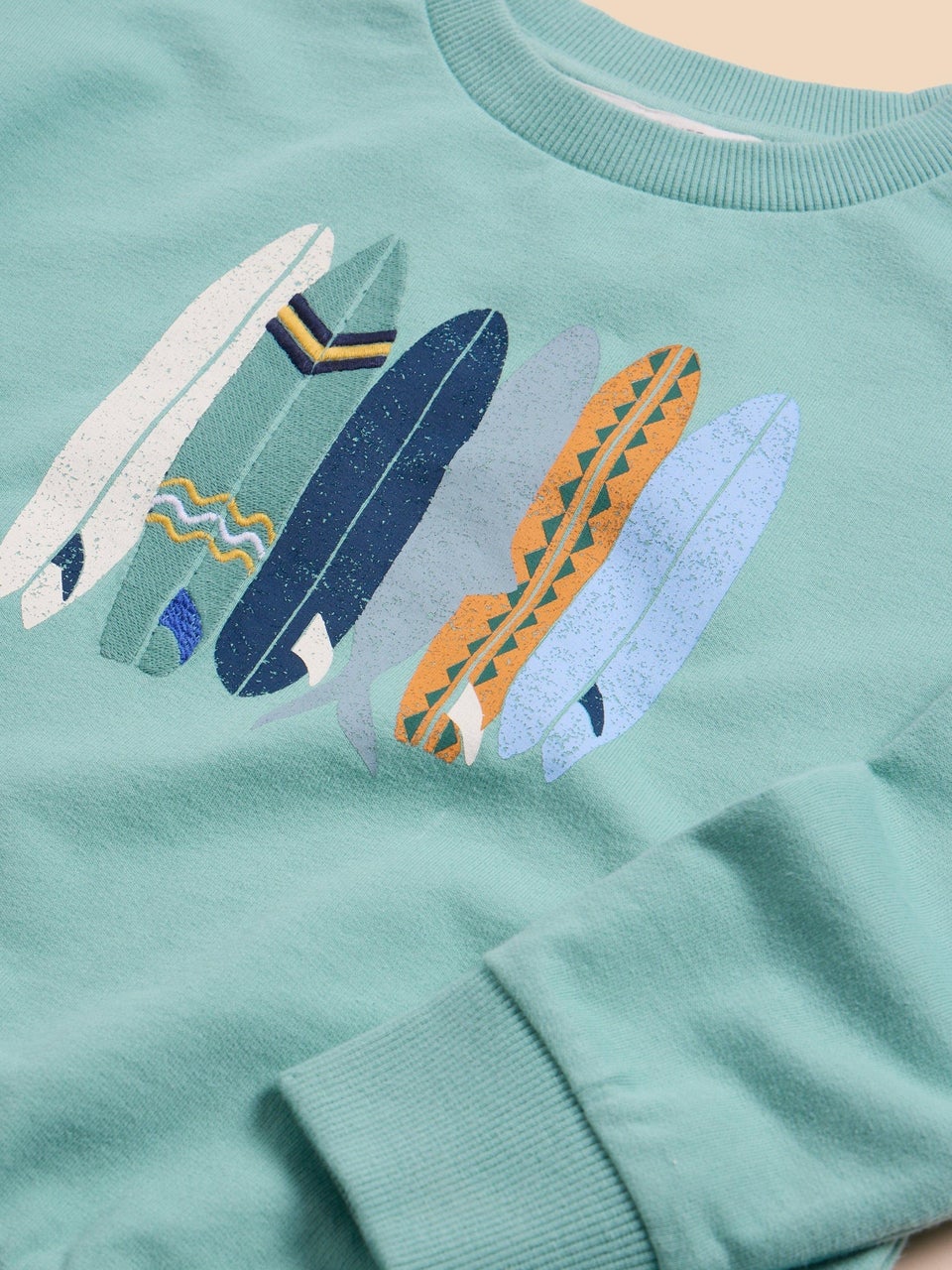 Sweatshirt mit Fisch und Surfbrettmotiv