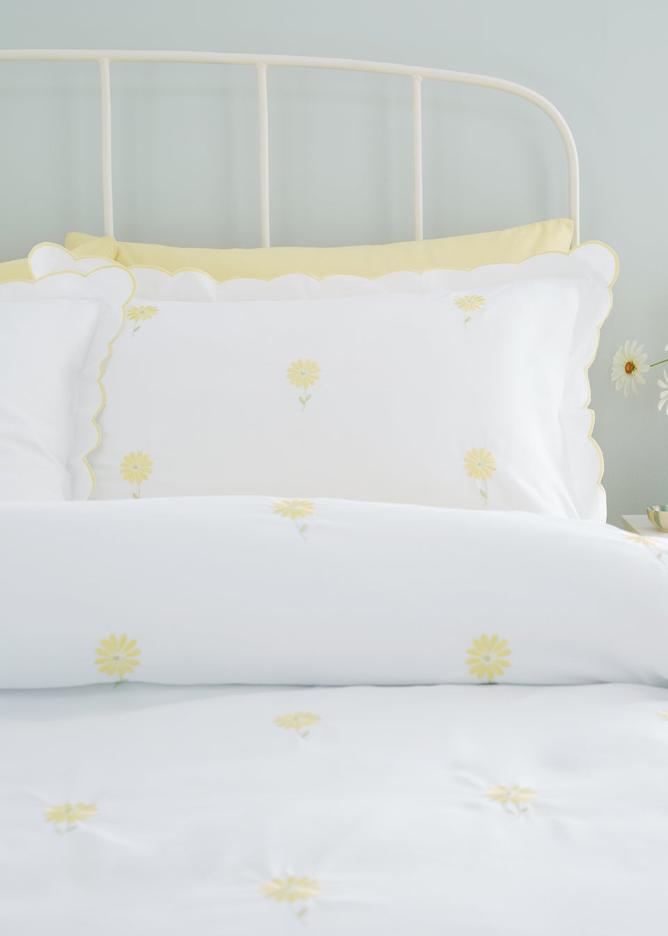 Catherine Lansfield Lorna Embroide Daisy Duvet Cover Set