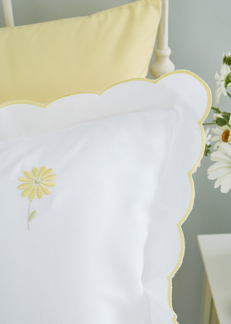 Catherine Lansfield Lorna Embroide Daisy Duvet Cover Set