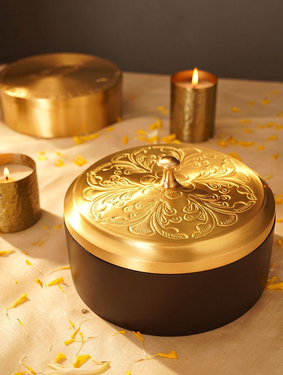 Unisex Wooden Roti Box With Brass Lid