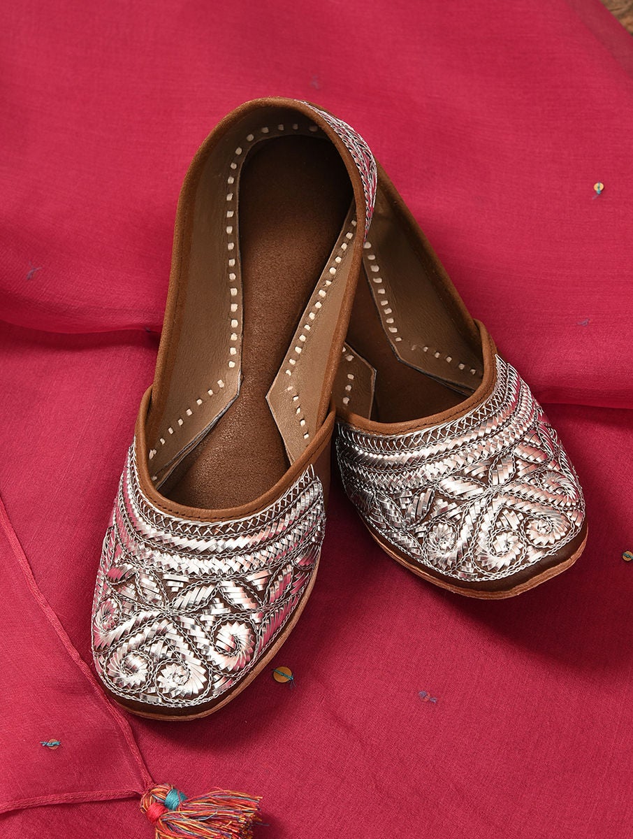 Women Multicolored Handcrafted Leather Juttis With Mukaish Work