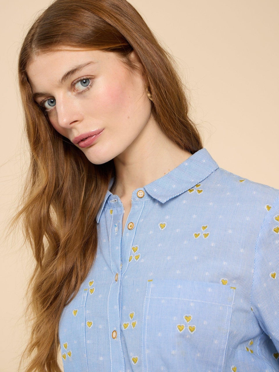 Sophie Bluse mit aufgestickten Herzen