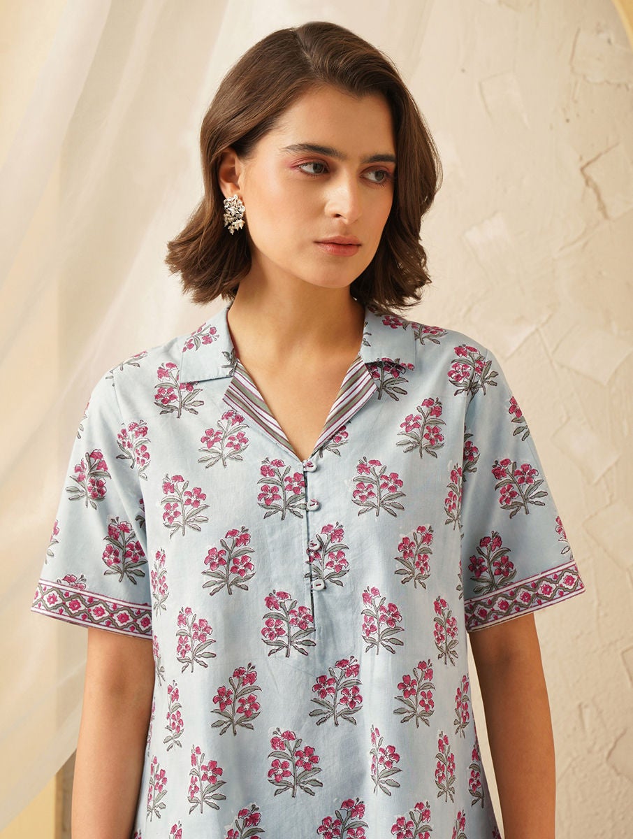 Women Blue Cotton Printed Collar Neck Straight Fit Tunic