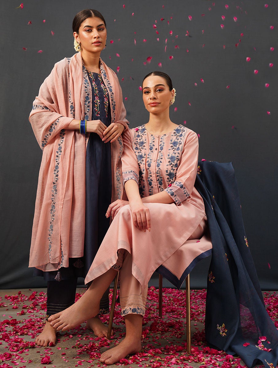 Women Pink Embroidered Sik Cotton Kurta With Lining