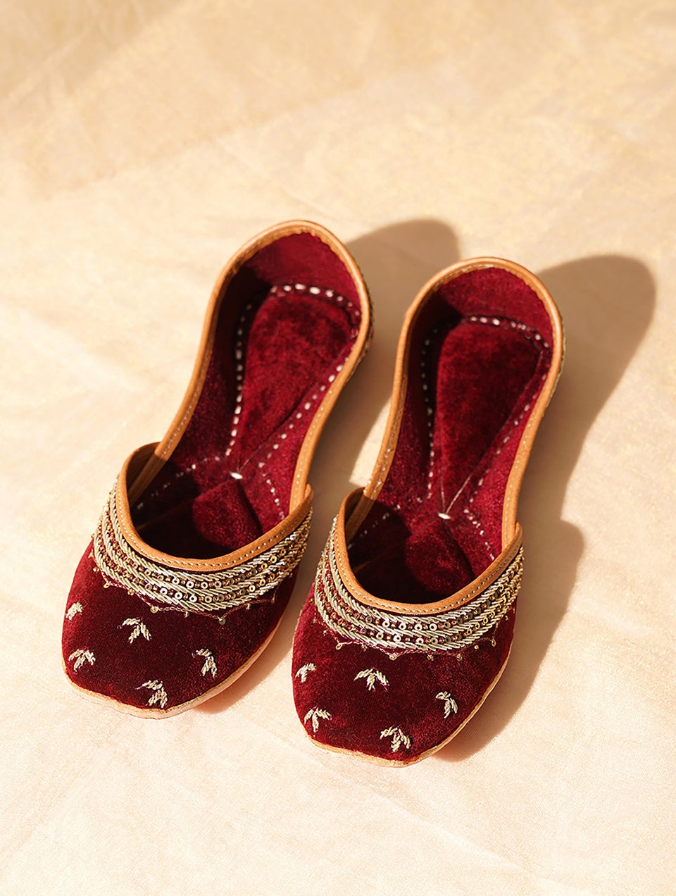 Women Maroon Handcrafted Velvet Juttis With Velvet Lining