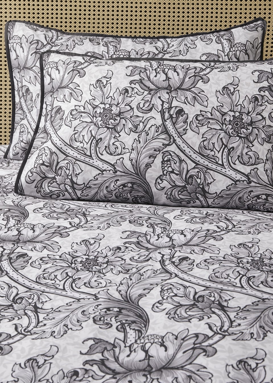 Laurence Llewelyn-Bowen Heart of The Home Sateen Black Duvet Cover Set