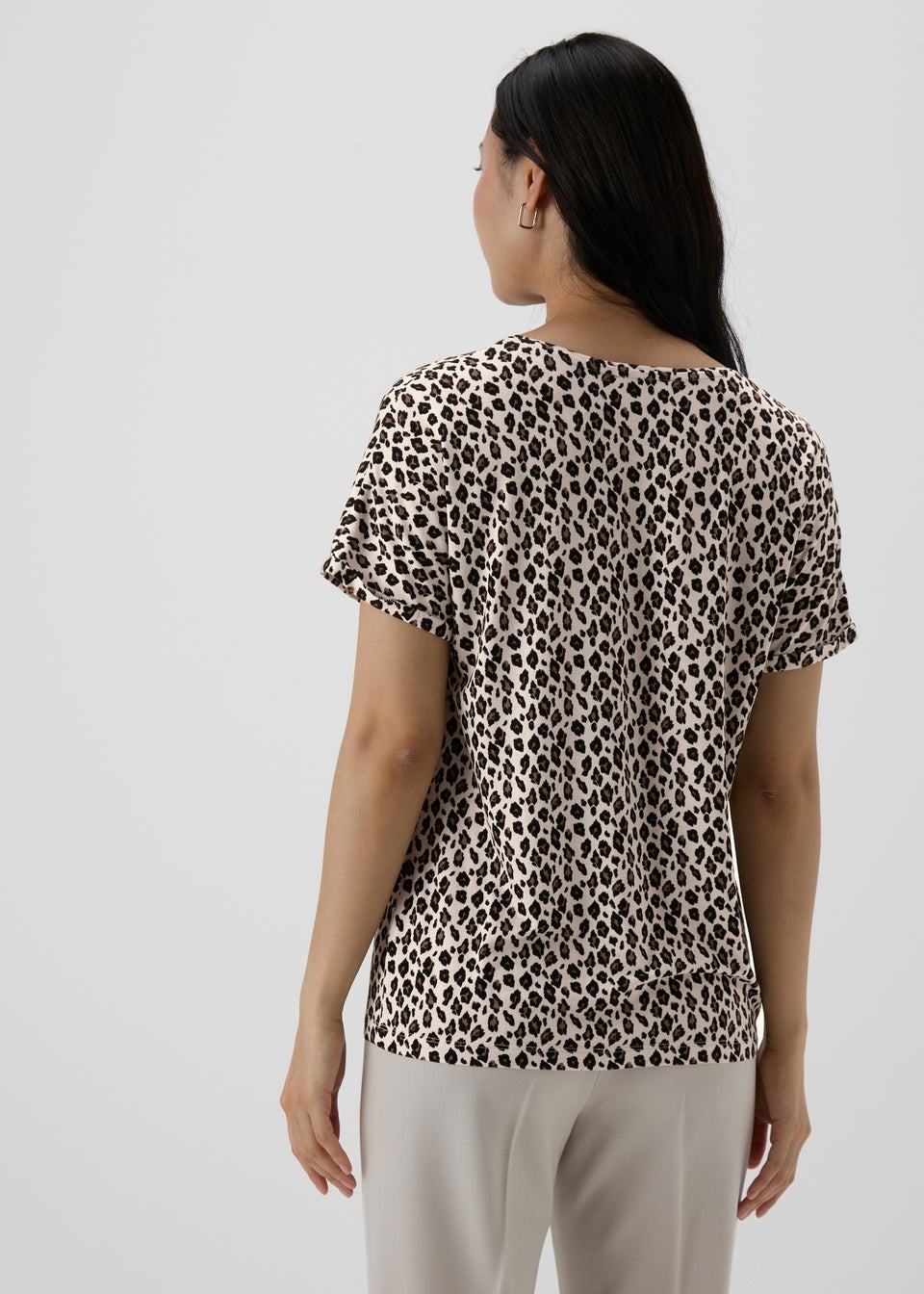 Et Vous Beige Leopard Print V-Neck T-Shirt