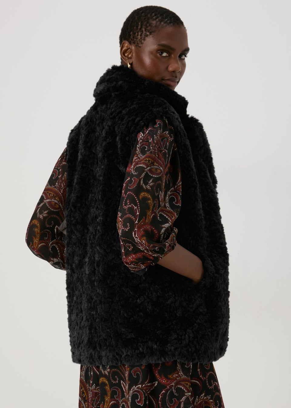 Black fur gilet discount