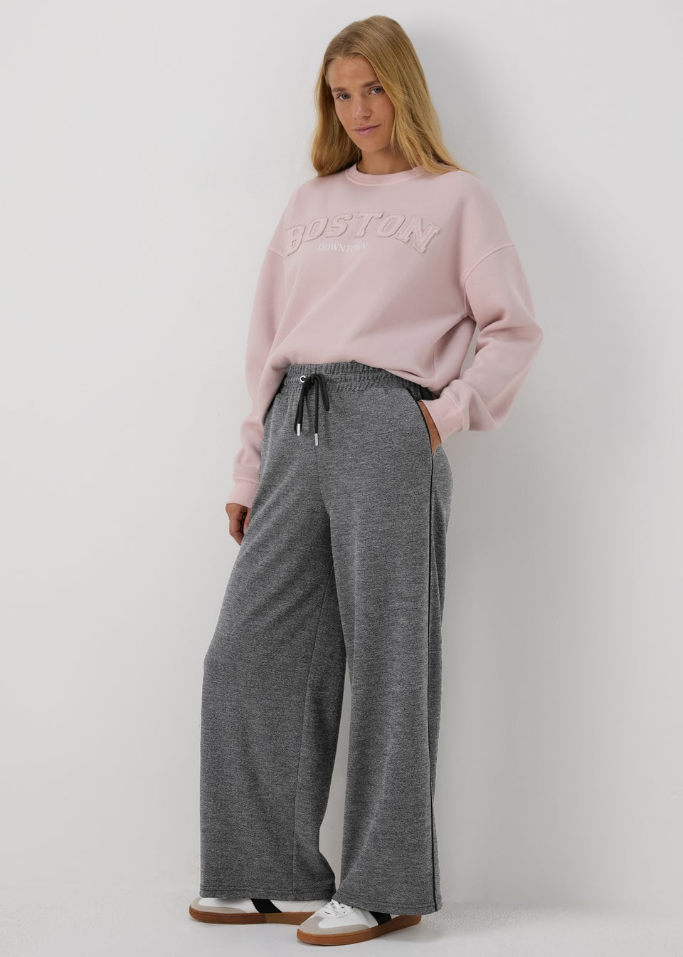 Women's straight leg jogging bottoms top