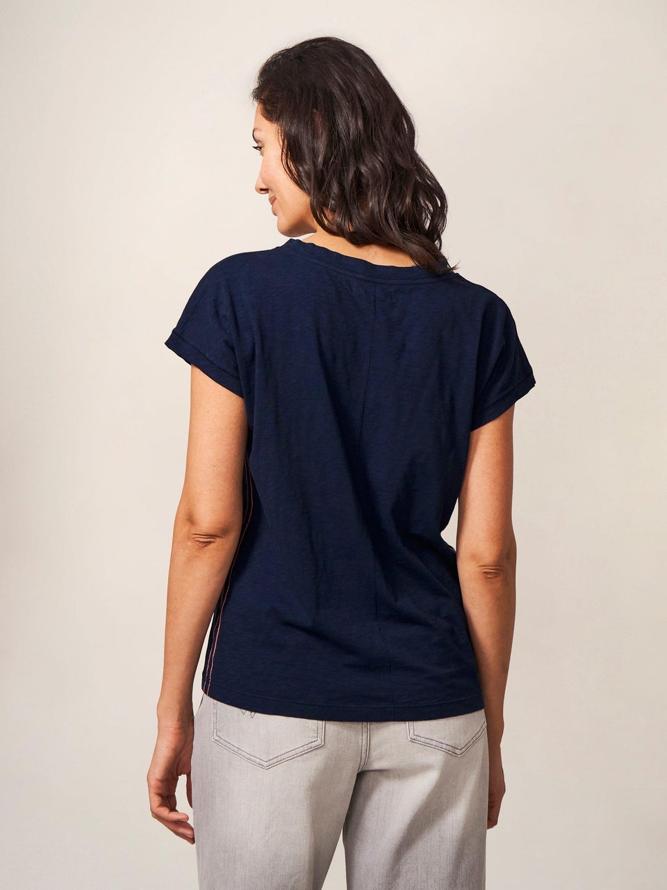 Nelly T-Shirt mit Keilausschnitt