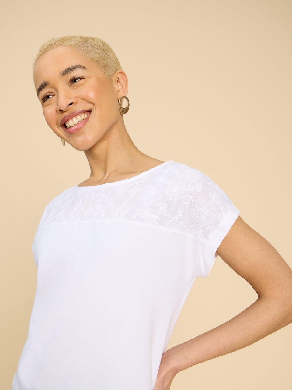 Anthea Besticktes T-Shirt