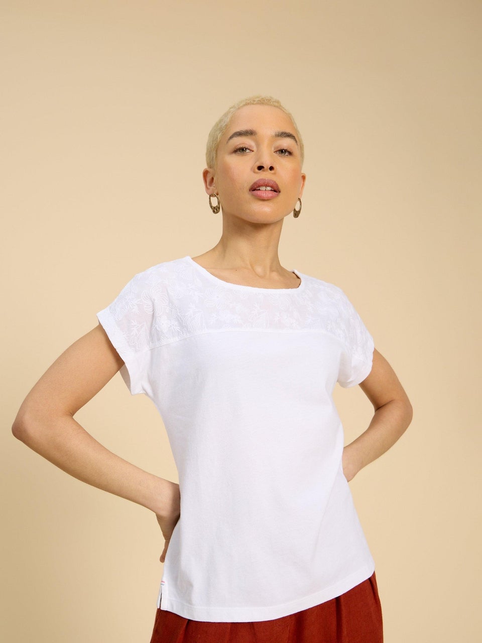 Anthea Besticktes T-Shirt