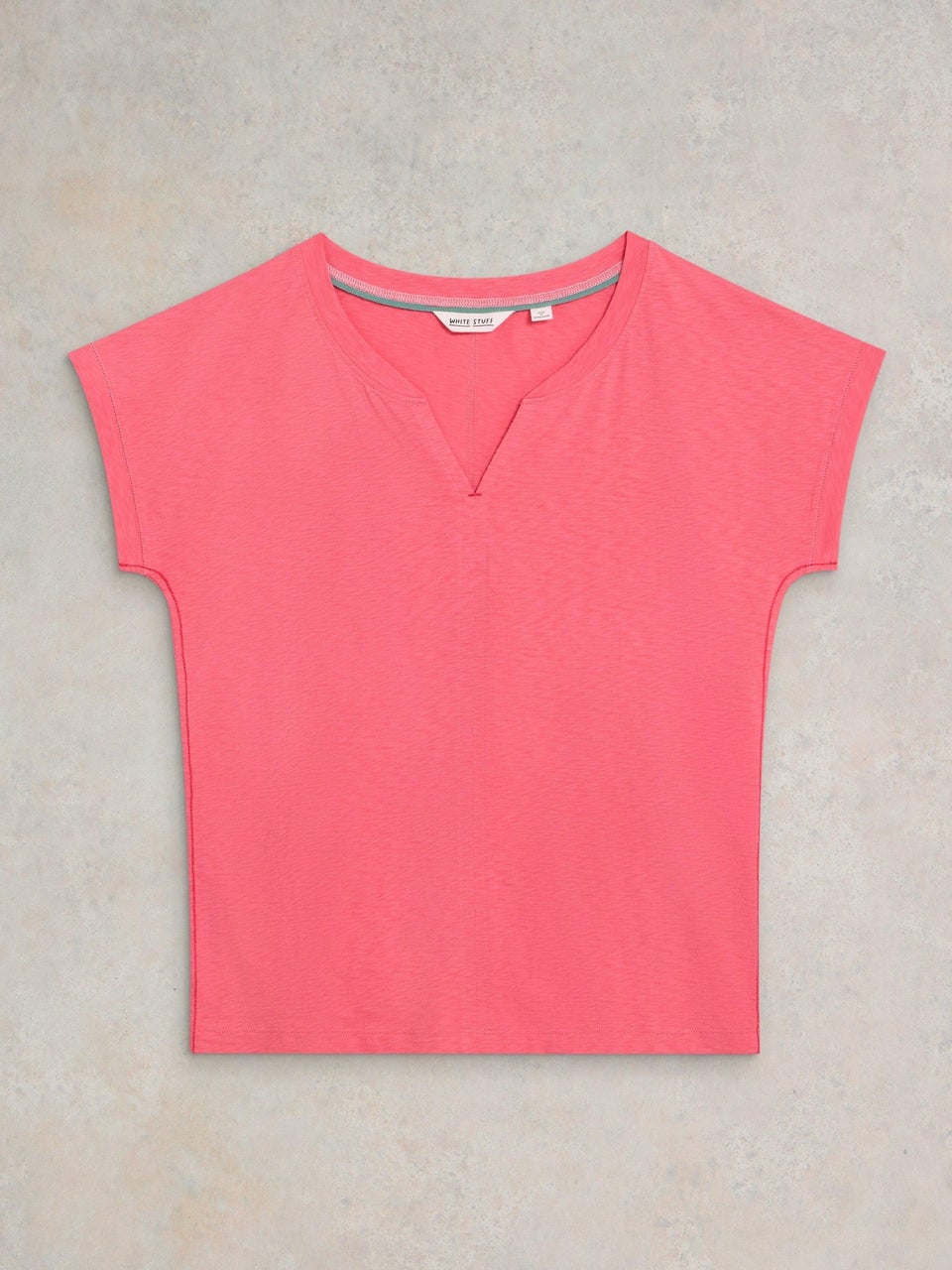 Nelly T-Shirt mit Keilausschnitt