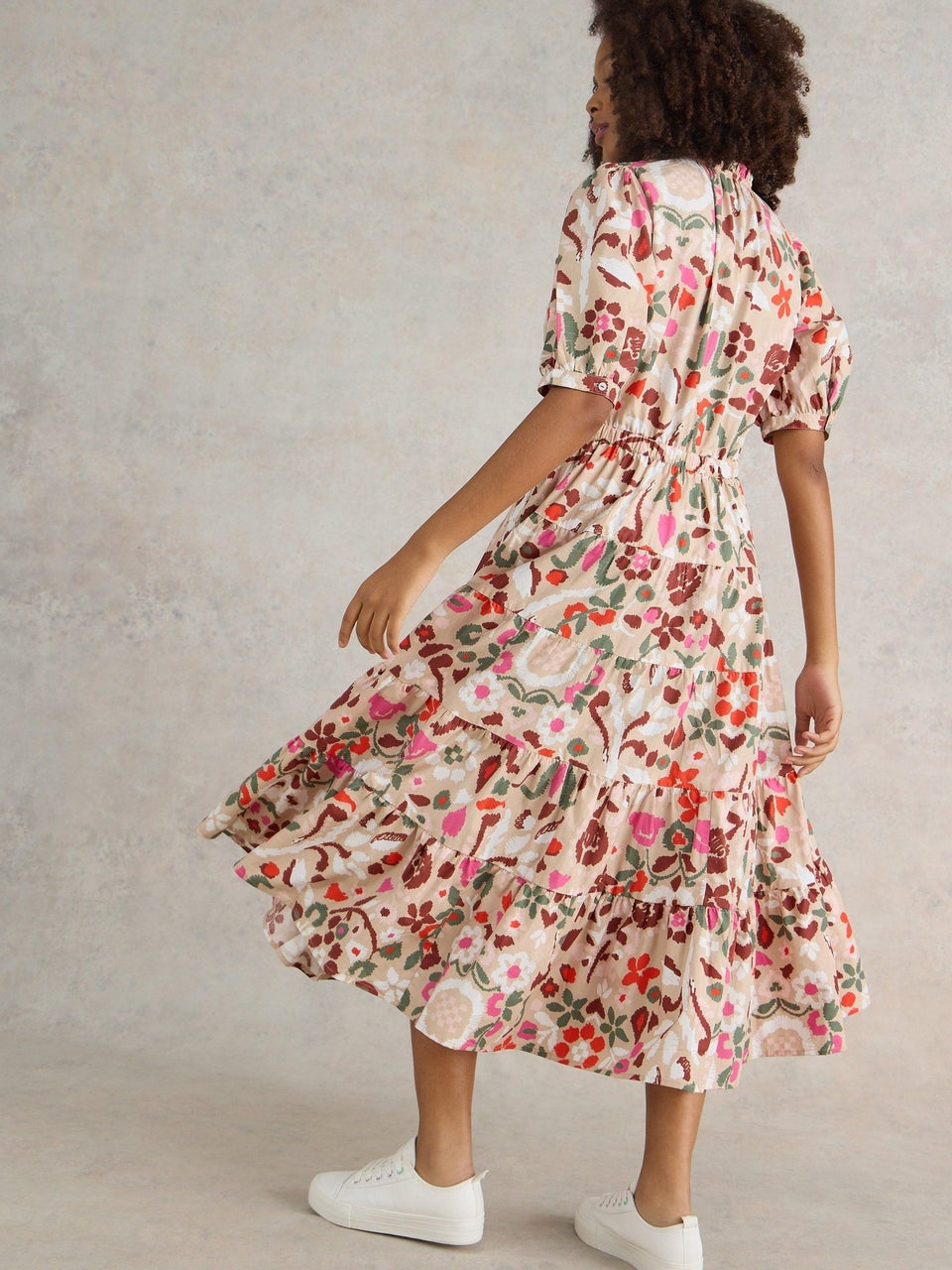 Elle Gestuftes Kleid
