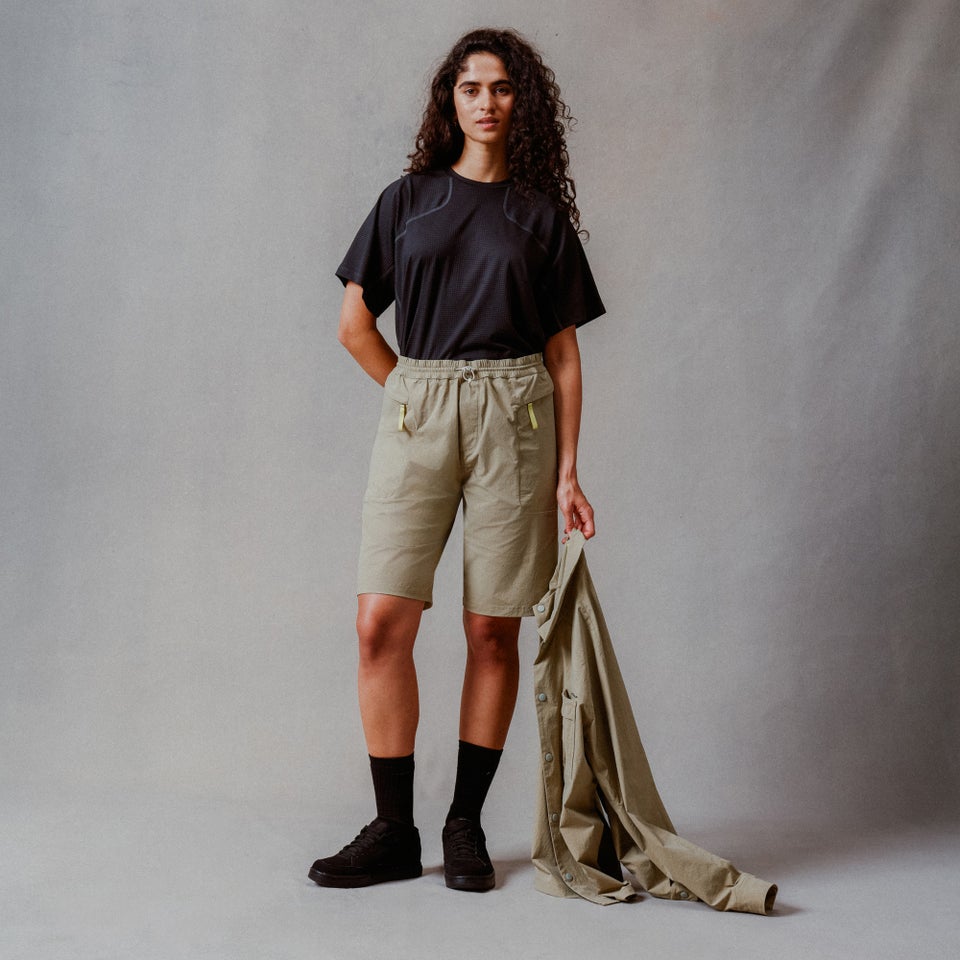 Unisex Corner V Short Silver Sage