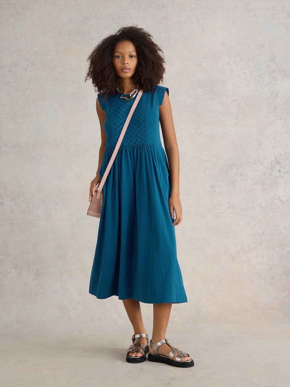 Violet Jerseykleid mit Stickerei