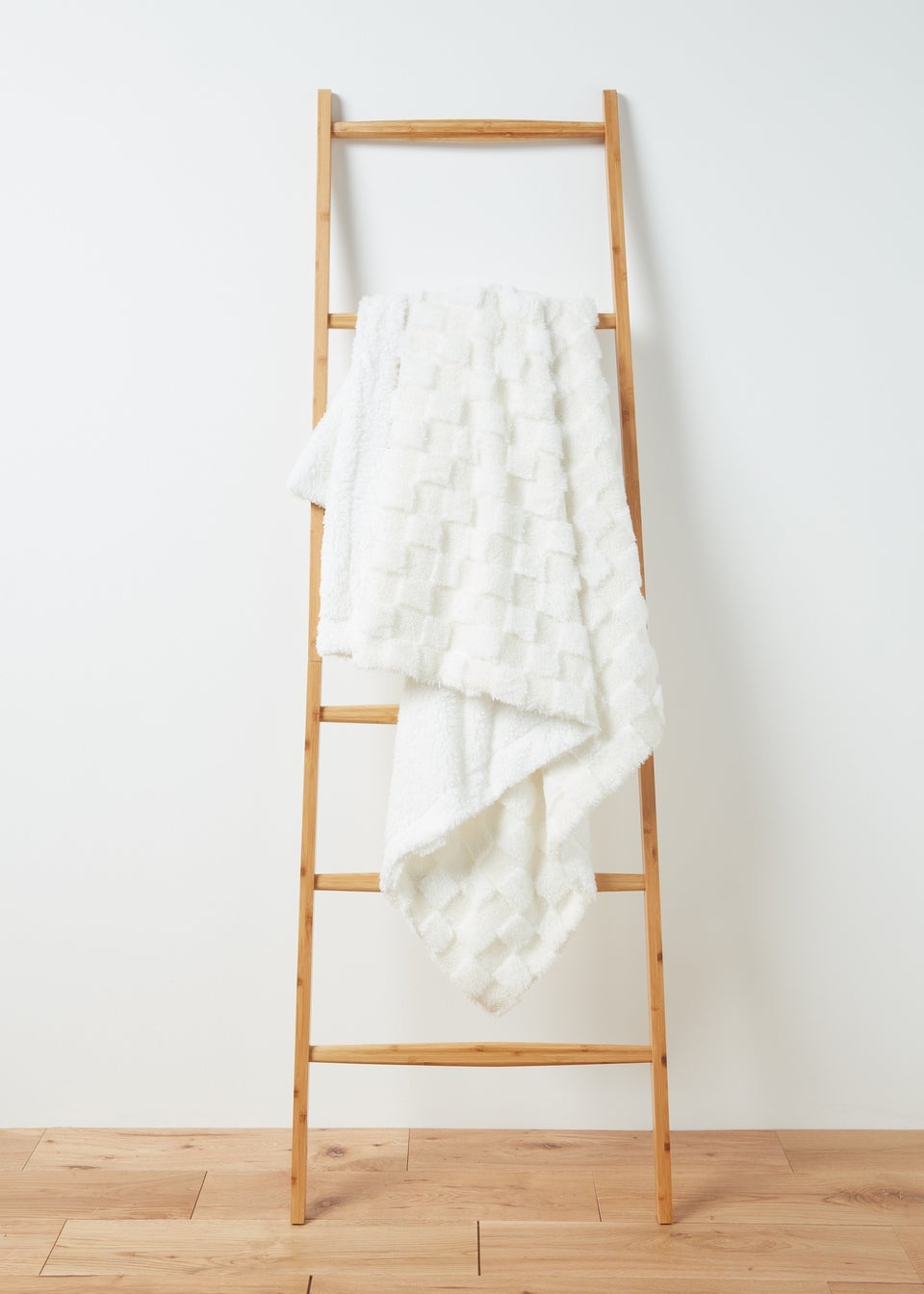 White Checkerboard Throw (130cm x 150cm)