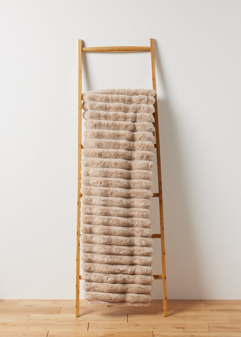 Cream throw matalan top