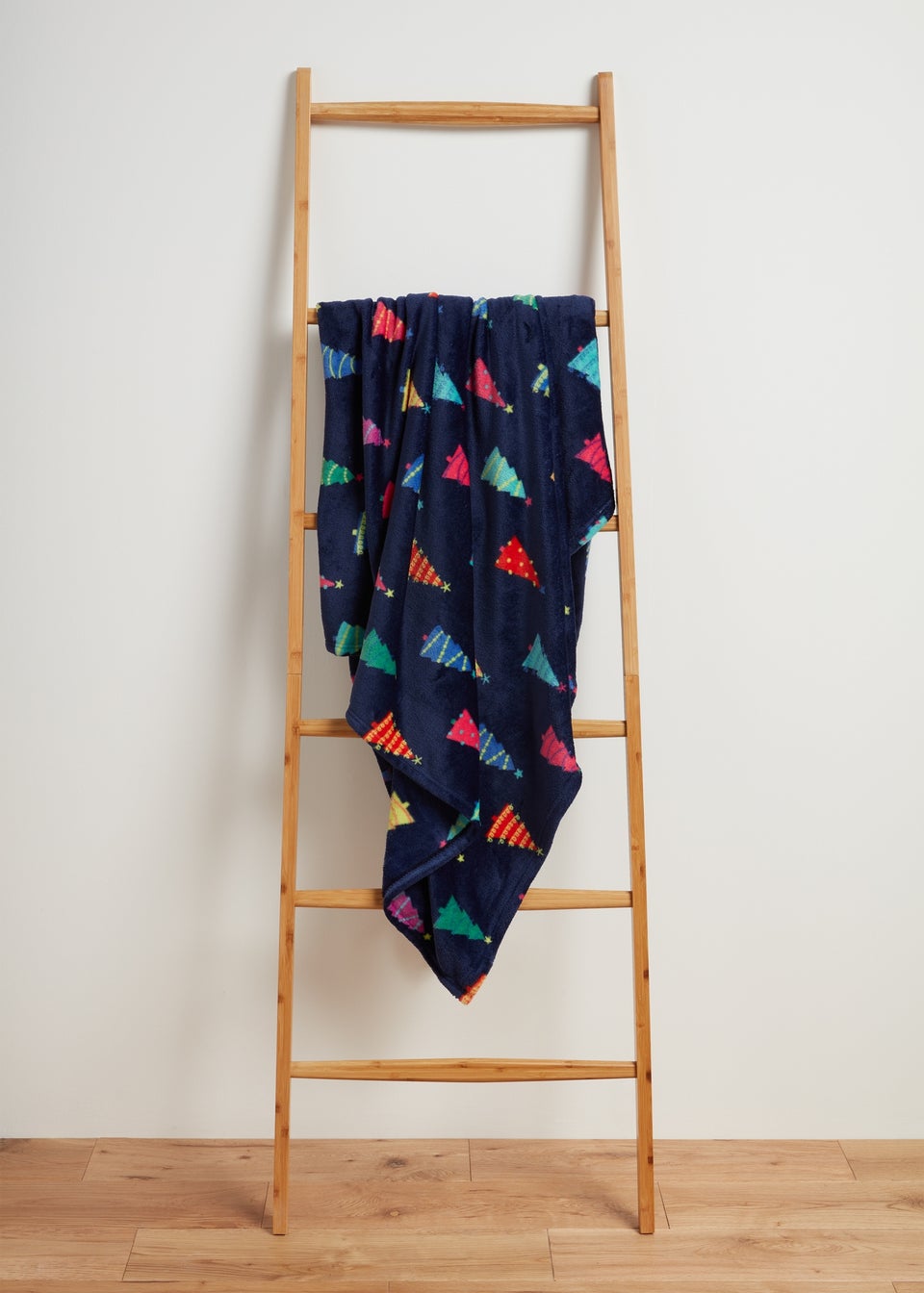Matalan navy throw 2025