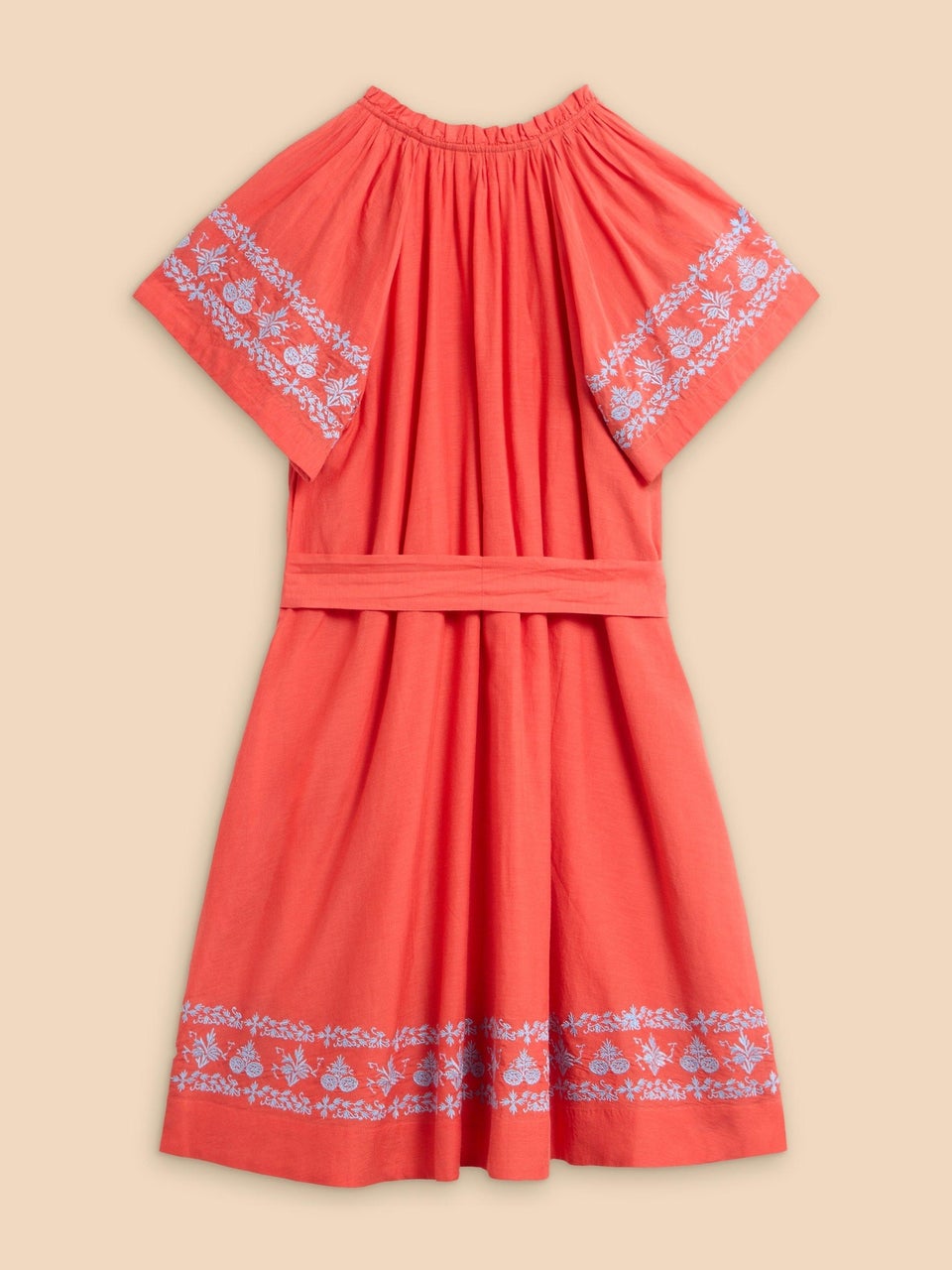 Anna Besticktes Kleid