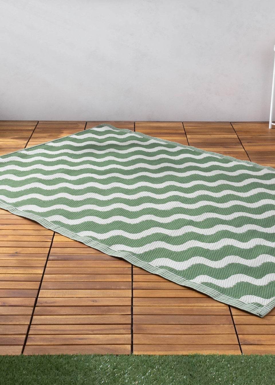 furn. Green Wave Outdoor 100% Recycled Rug (120 x 180cm)