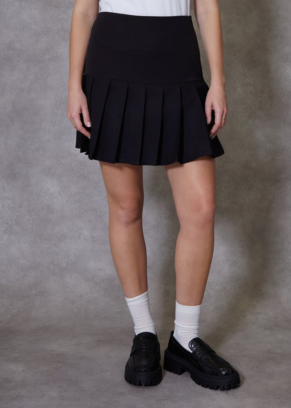 Black pleated tennis skirt uk hot sale