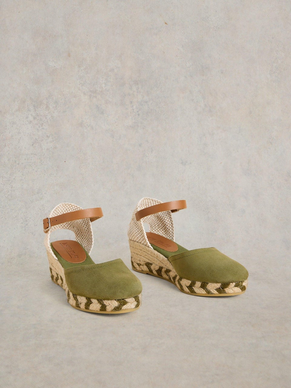 Geschlossene Espadrilles mit Wildleder