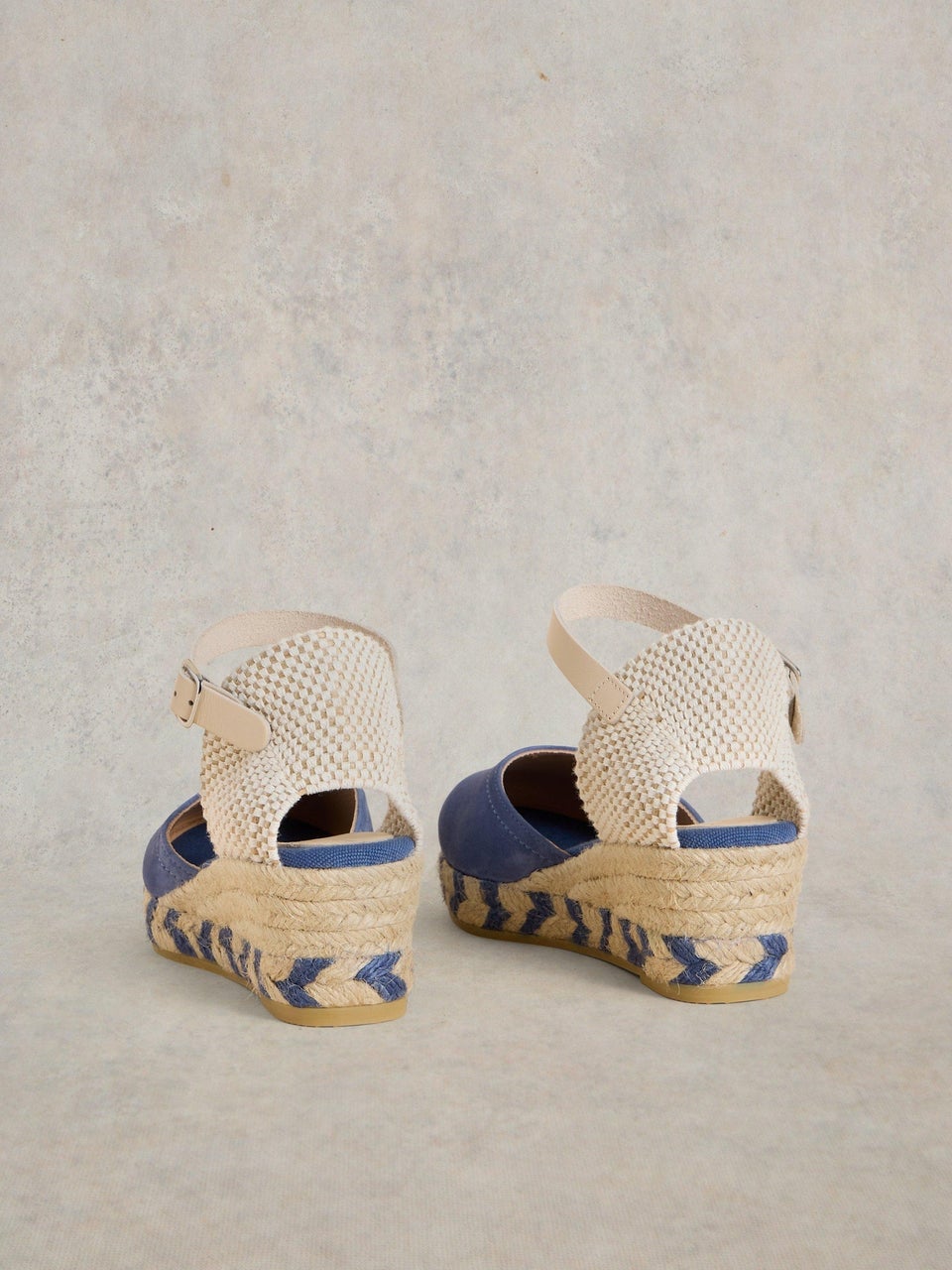 Geschlossene Espadrilles mit Wildleder