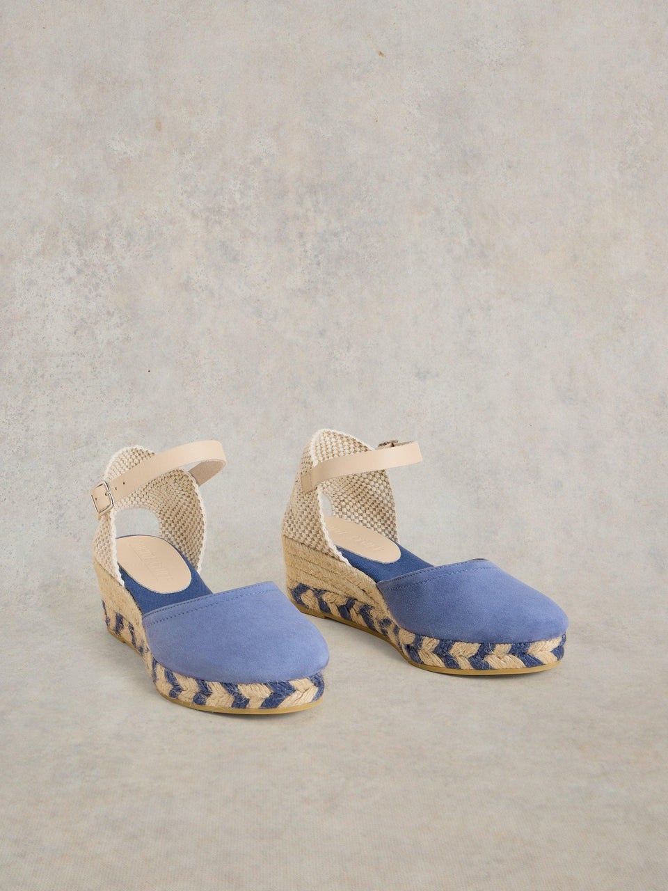 Geschlossene Espadrilles mit Wildleder