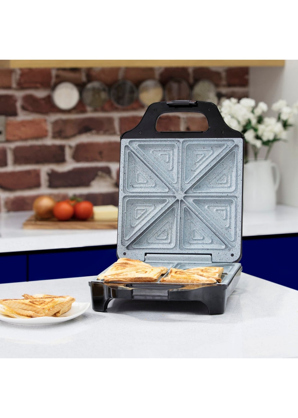 Tower Black Cerastone 4 Slice Deep Fill Sandwich Maker