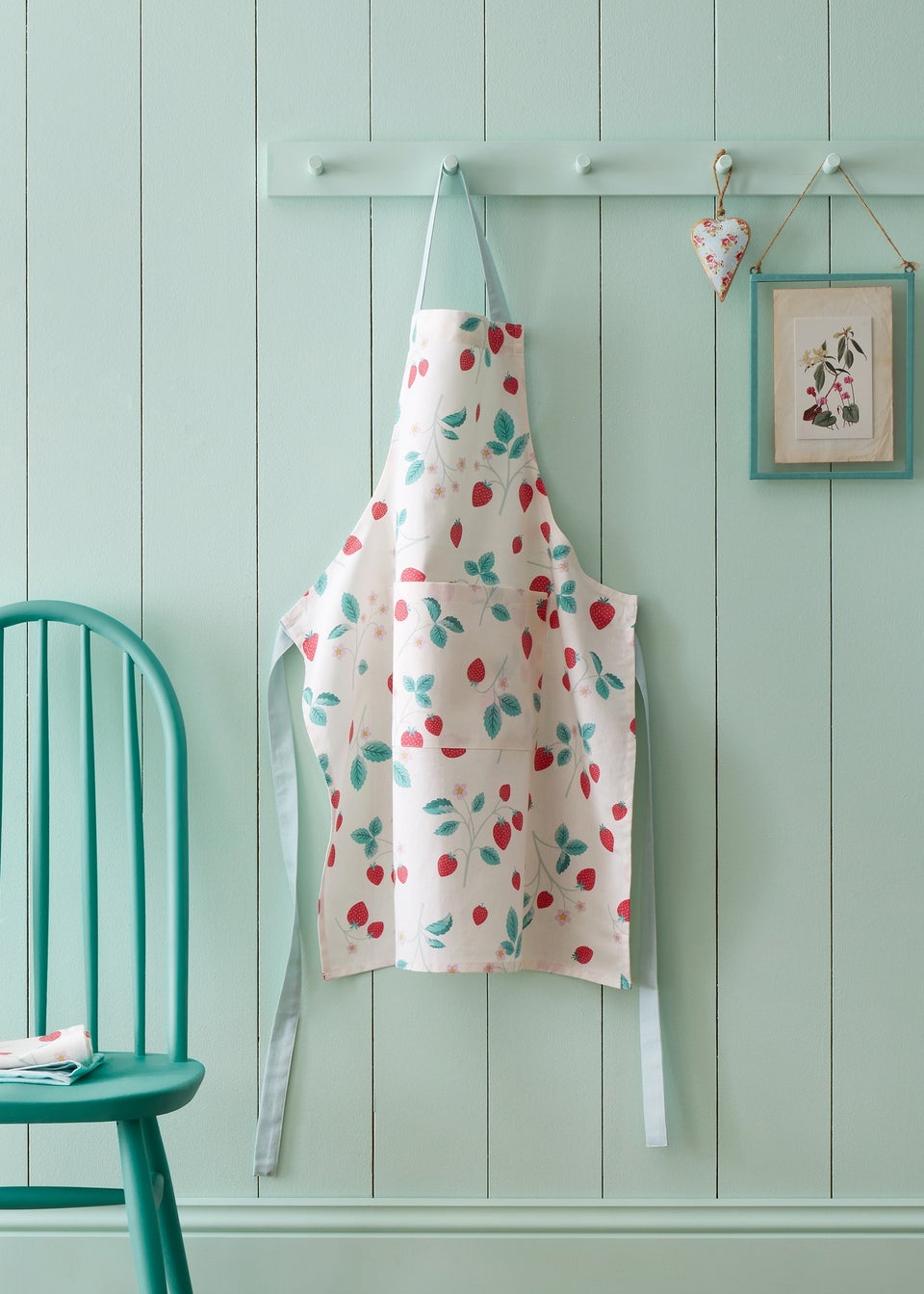 Catherine Lansfield Cream Strawberry Garden Cotton Adult Kitchen Apron ( 70x80 cm)