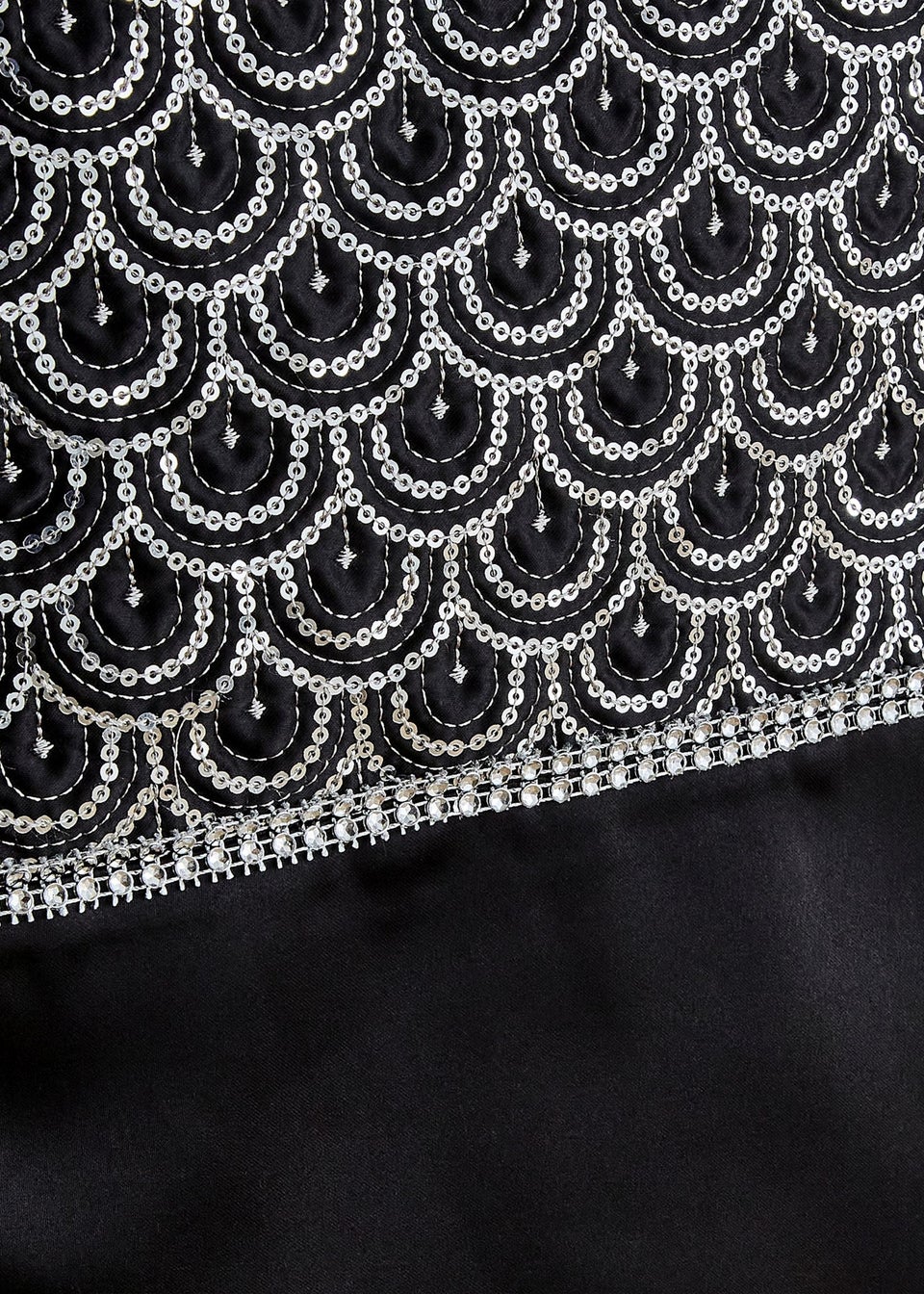 Catherine Lansfield Black Deco Sequin Dining Table Runner (32x220 cm)
