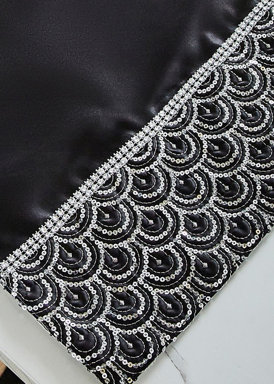 Catherine Lansfield Black Deco Sequin Dining Place Mat 4 Pack (30x46 cm)