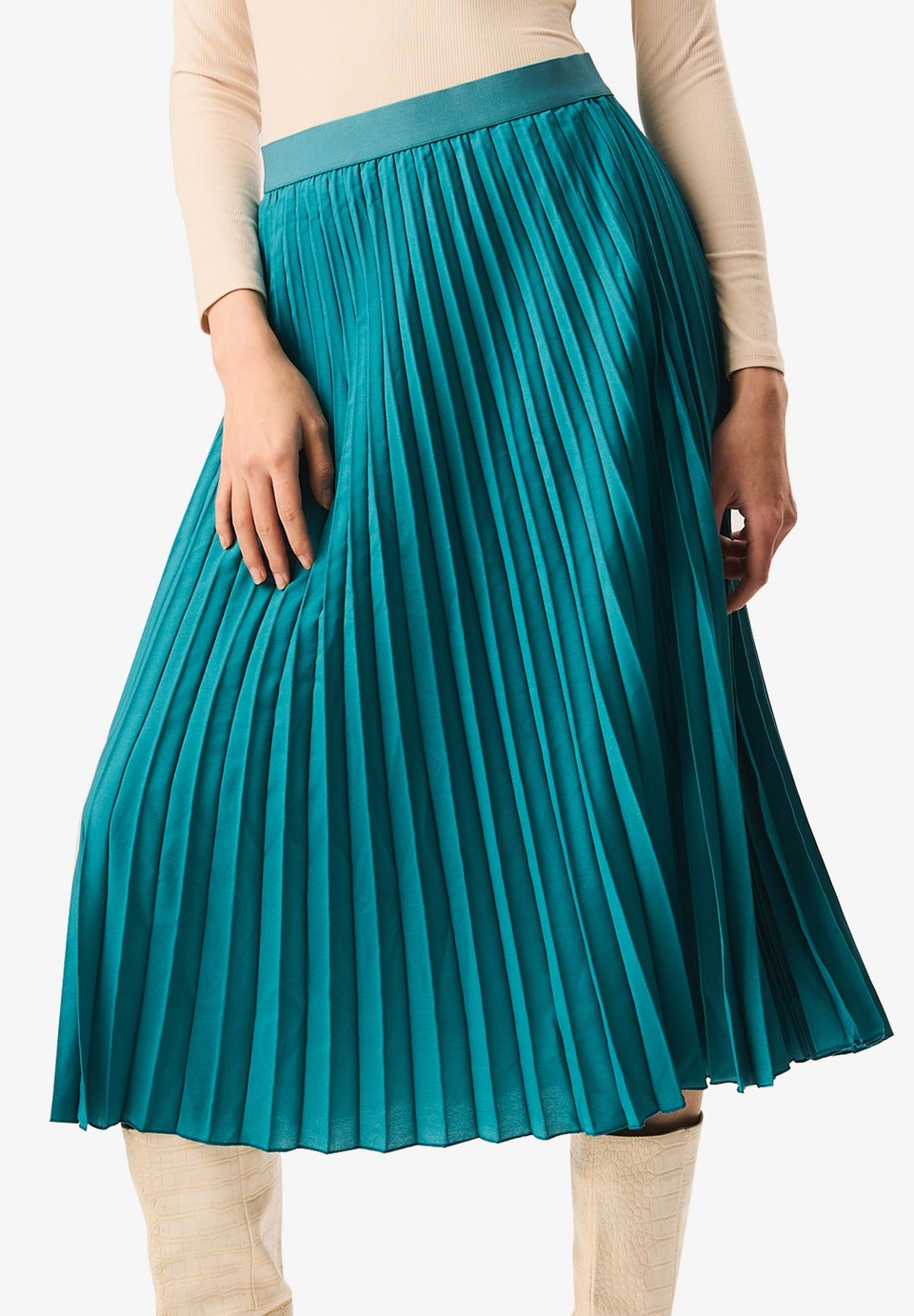 Pleated midi skirt teal top