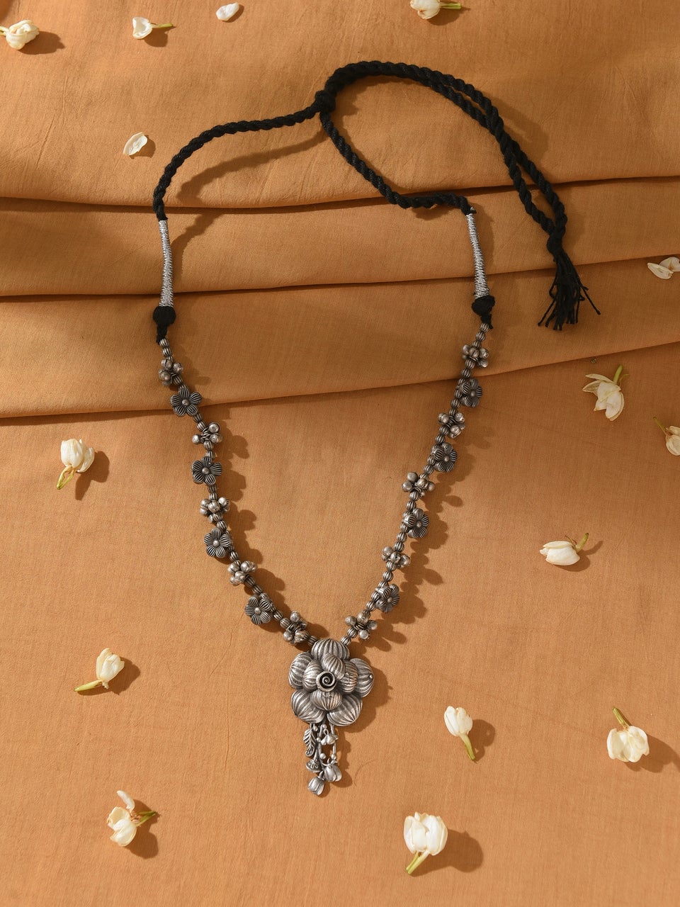 Aitihya Women Silver Tone Fashion Necklace Set