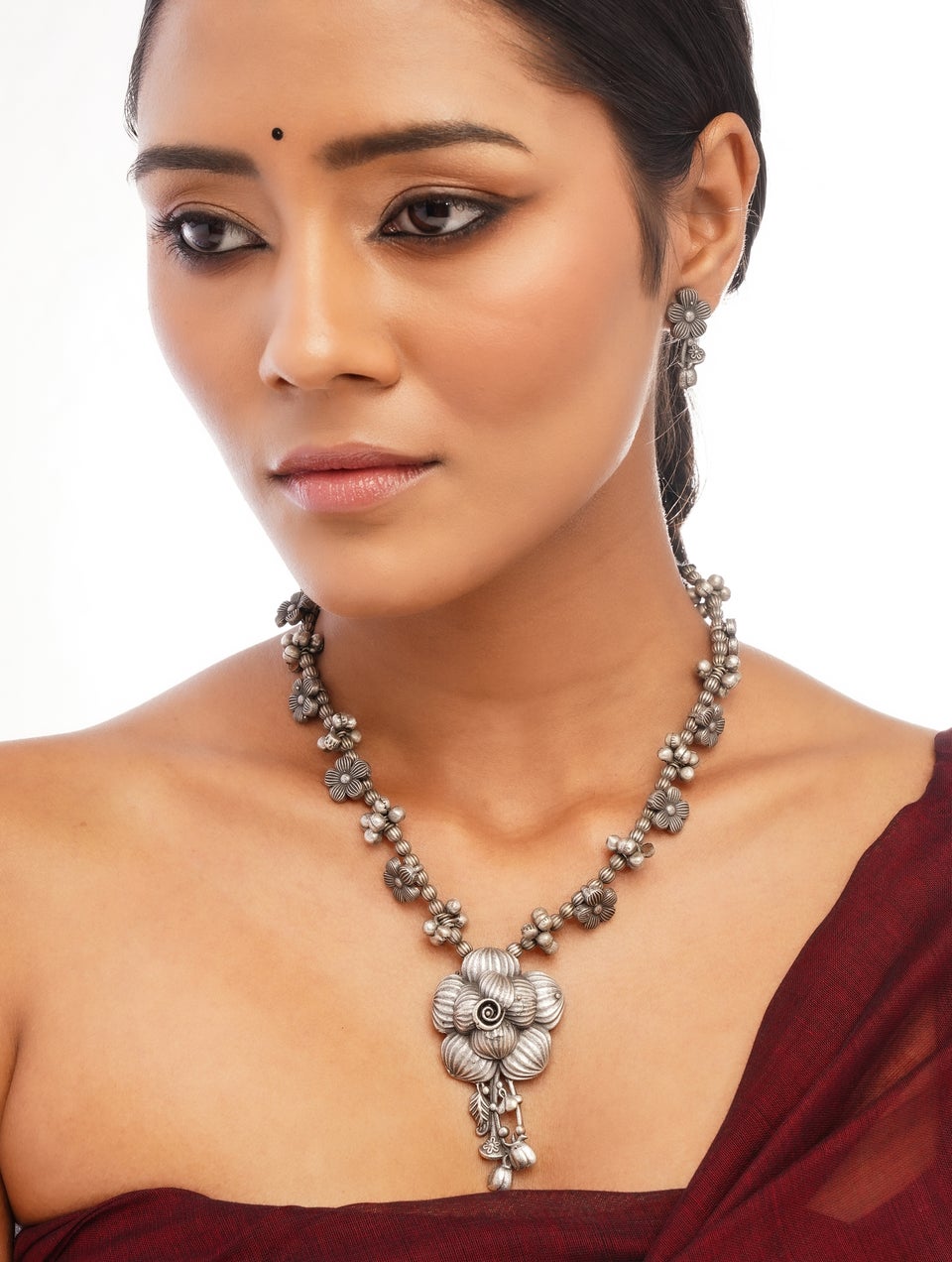 Aitihya Women Silver Tone Fashion Necklace Set