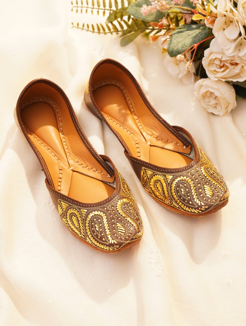 Women Multicolour Multicolored Handcrafted Leather Juttis With Mukaish Work