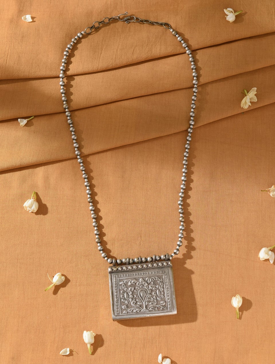 Aitihya Women Silver Tone Fashion Necklace