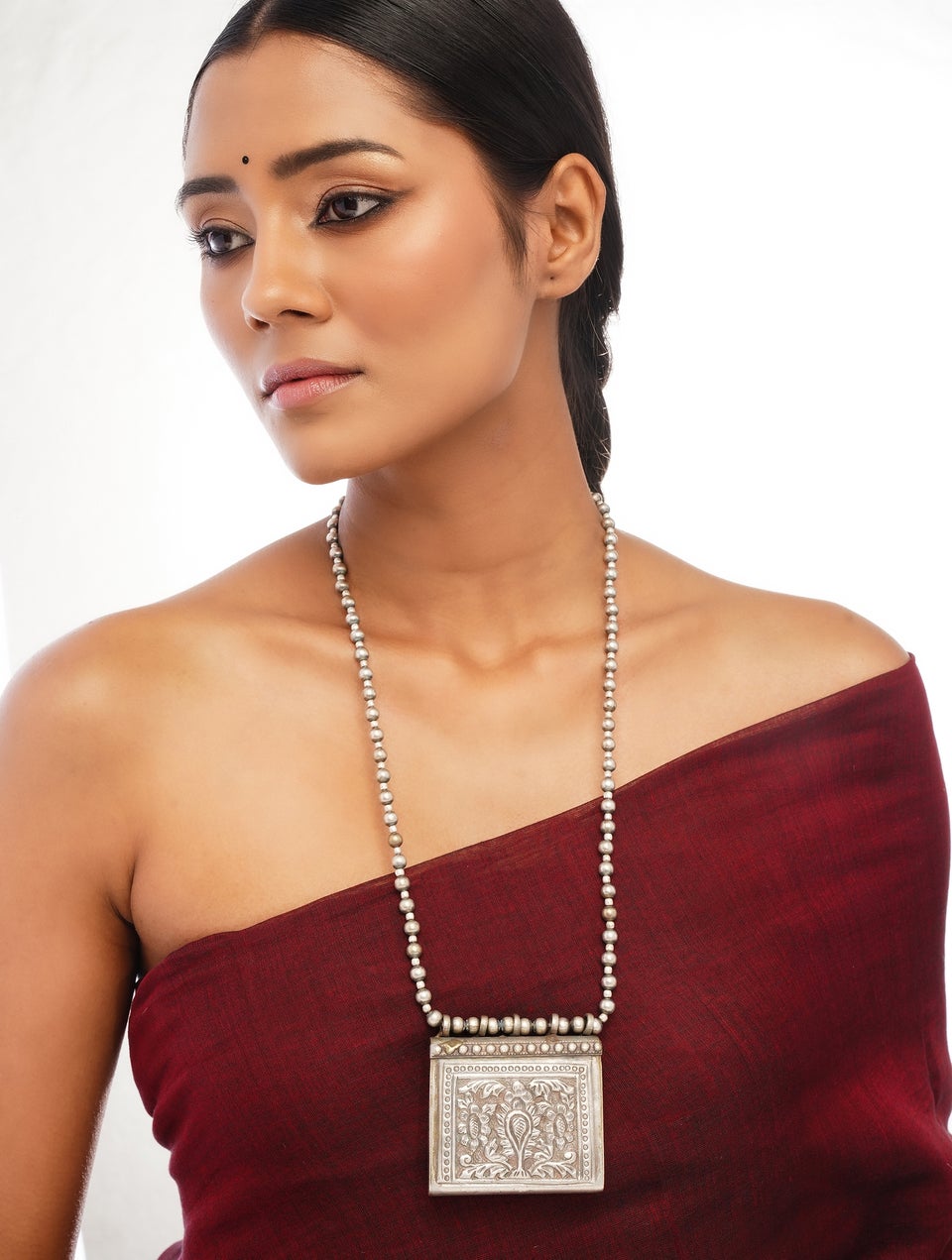 Aitihya Women Silver Tone Fashion Necklace