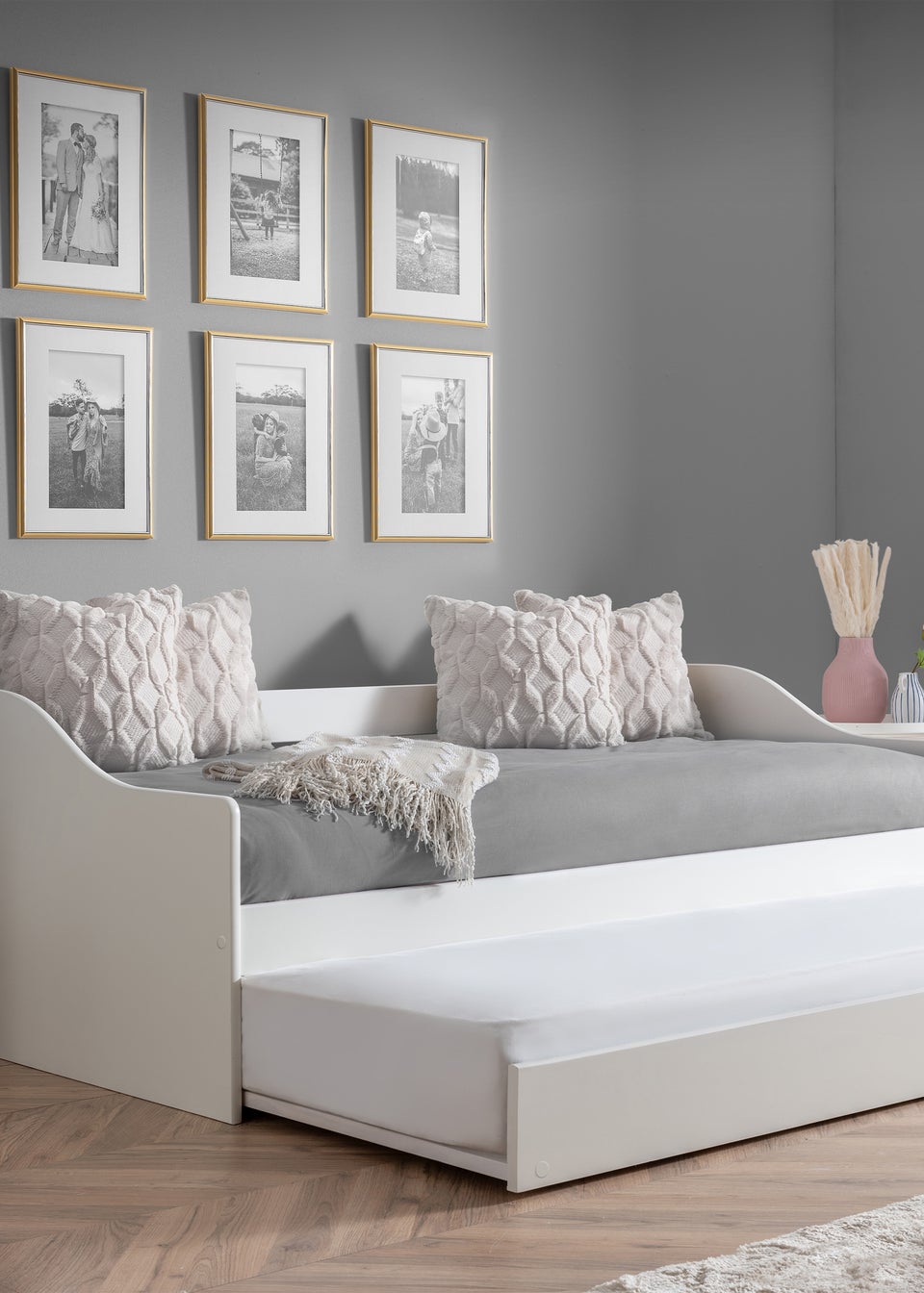 Julian Bowen White Elba Daybed (66 x 97 x 194.5cm)