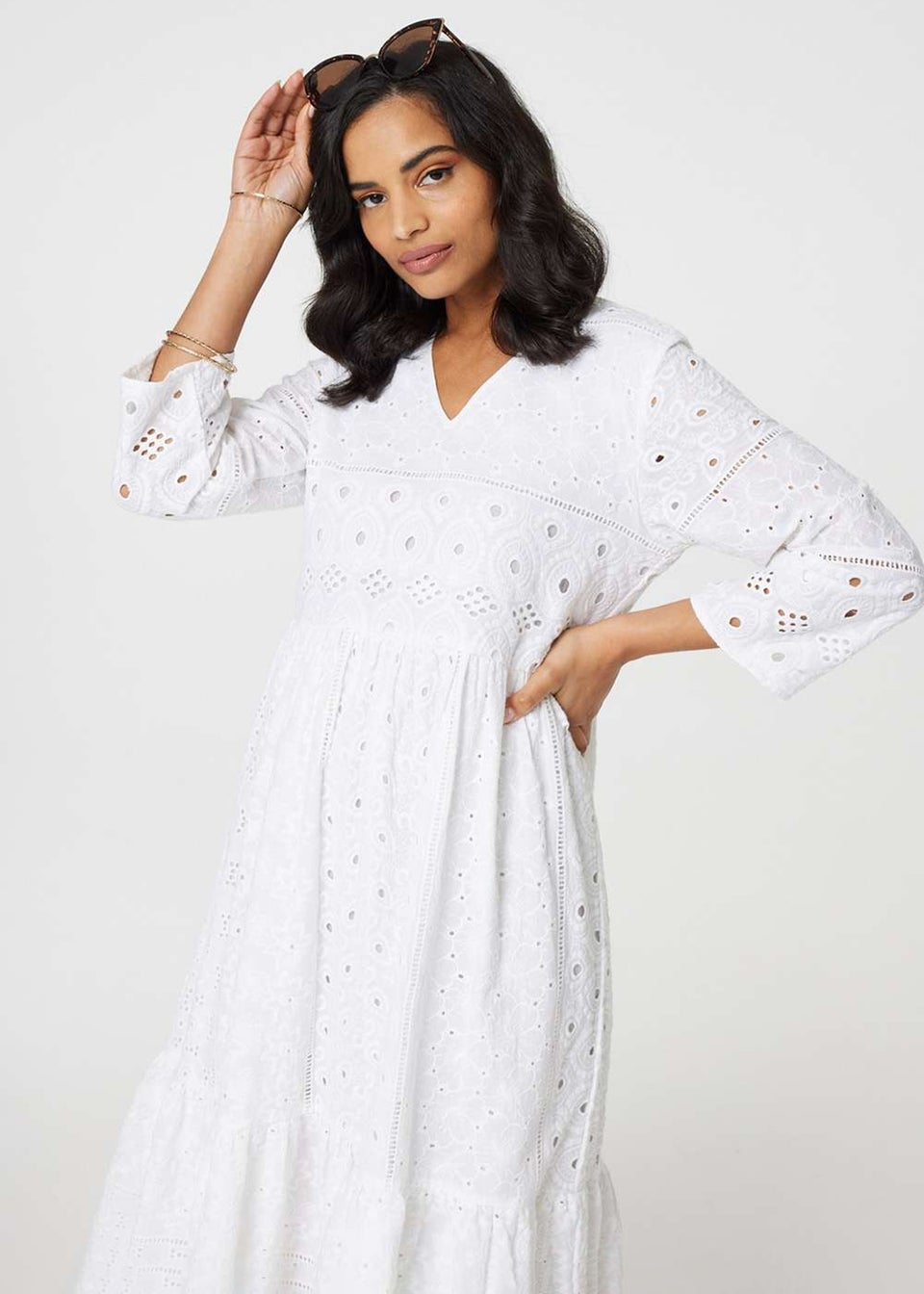 Izabel London White Broderie Anglaise 3/4 Sleeve Midi Dress - Matalan