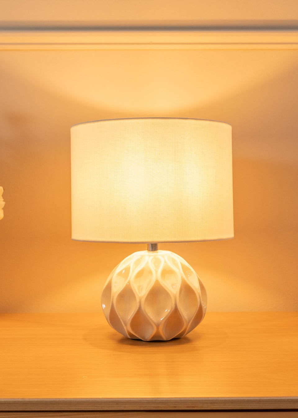 ValueLights Luca Natural Ceramic Table Lamp (30cm x 23cm x 23cm)