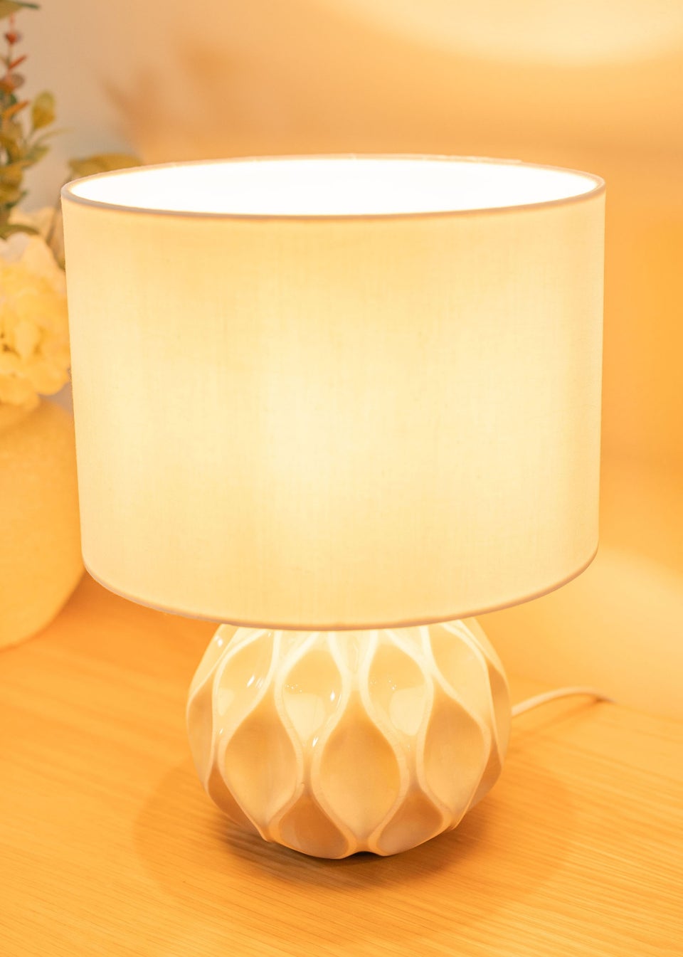 ValueLights Luca Natural Ceramic Table Lamp (30cm x 23cm x 23cm)