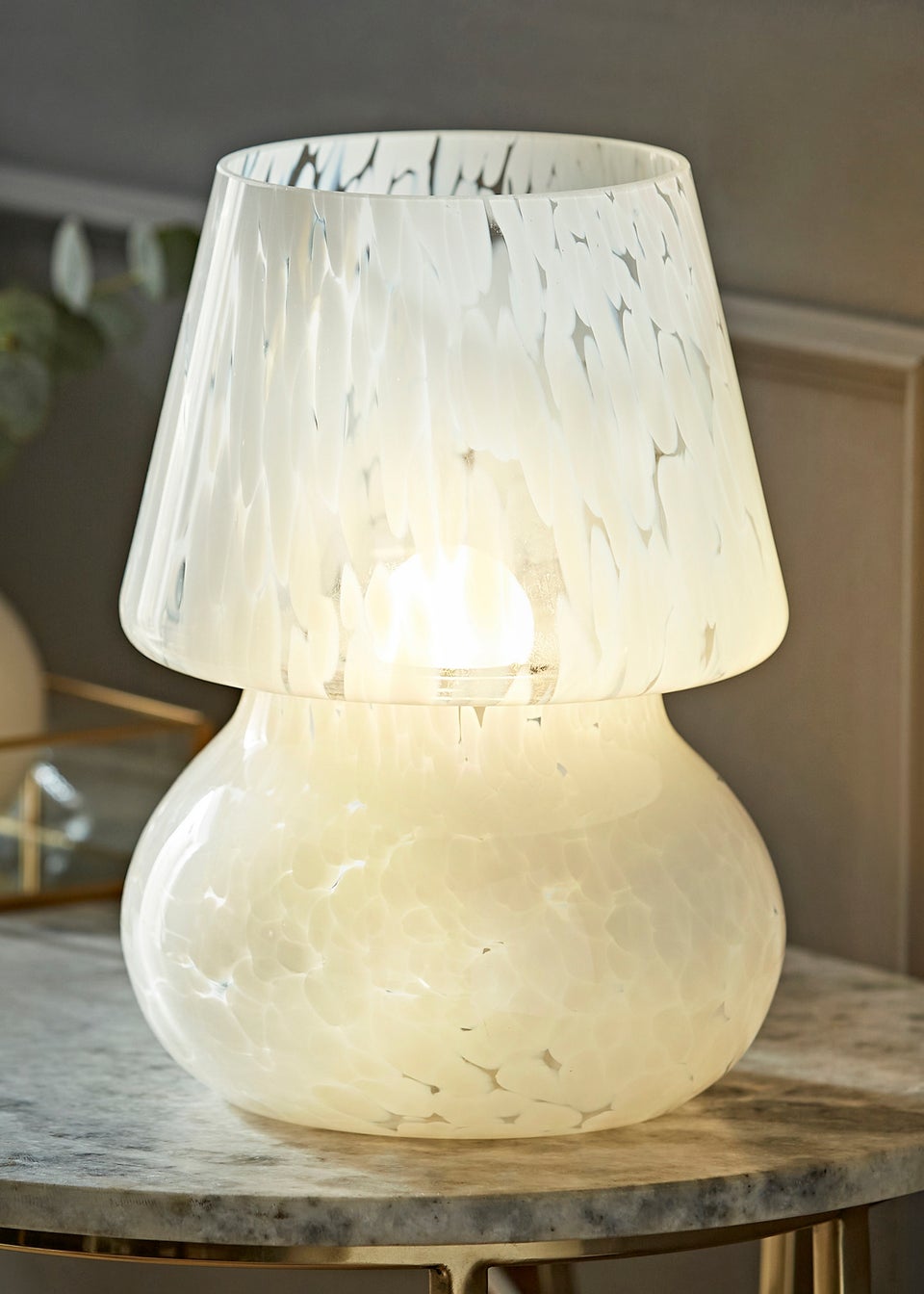 ValueLights Beau White Confetti Glass Table Lamp (25.5cm x 19cm x 19cm)