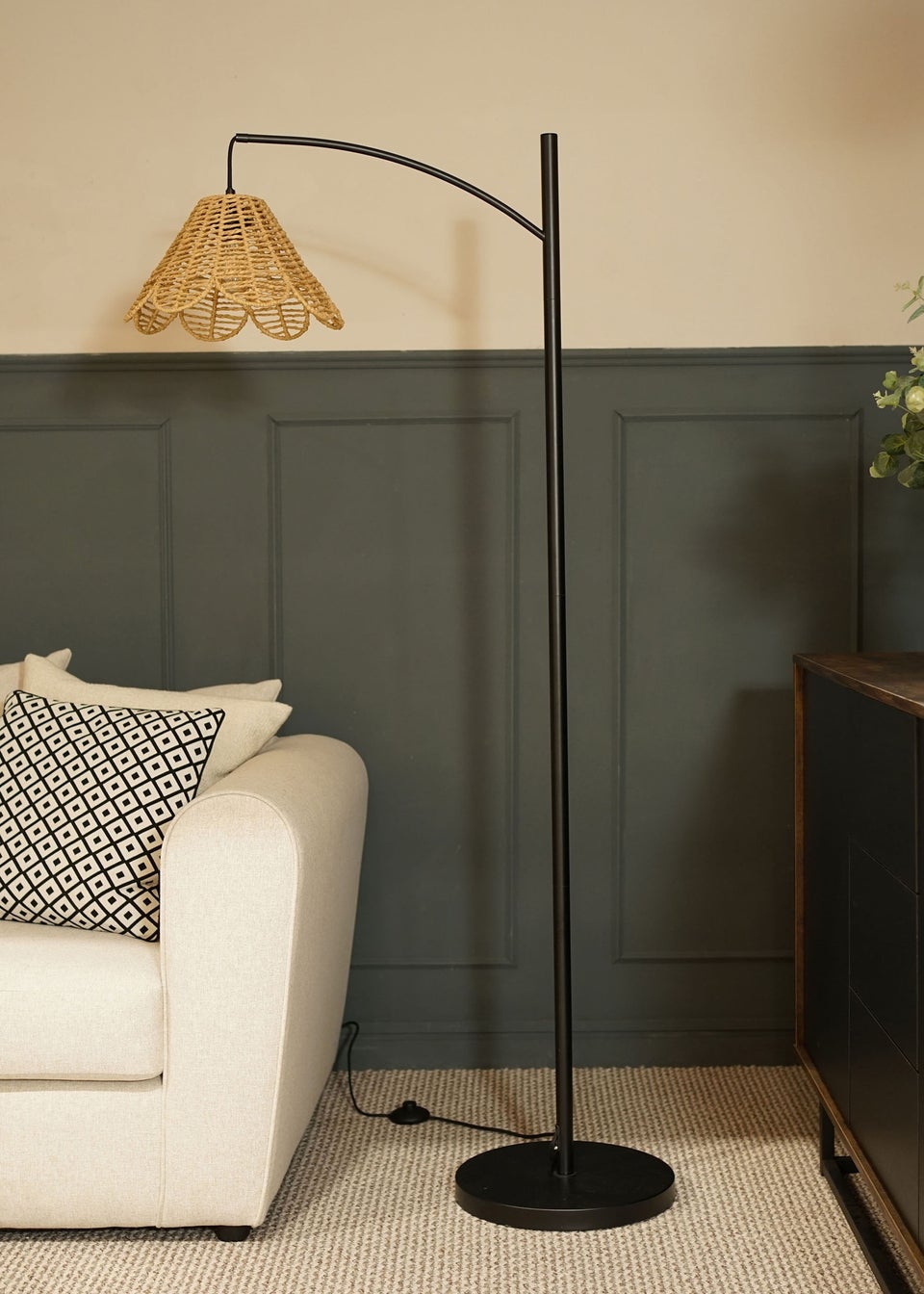 ValueLights Preto Black Metal Floor Lamp Rattan Flower Shade 157cm x 32cm Matalan