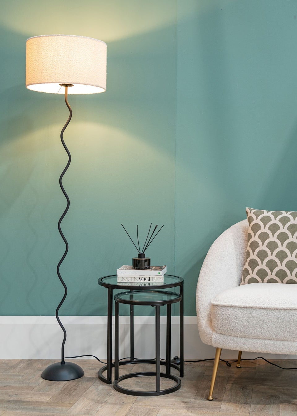 ValueLights Wiggle Black Metal Floor Lamp Cream Boucle Shade (151cm x 35cm)